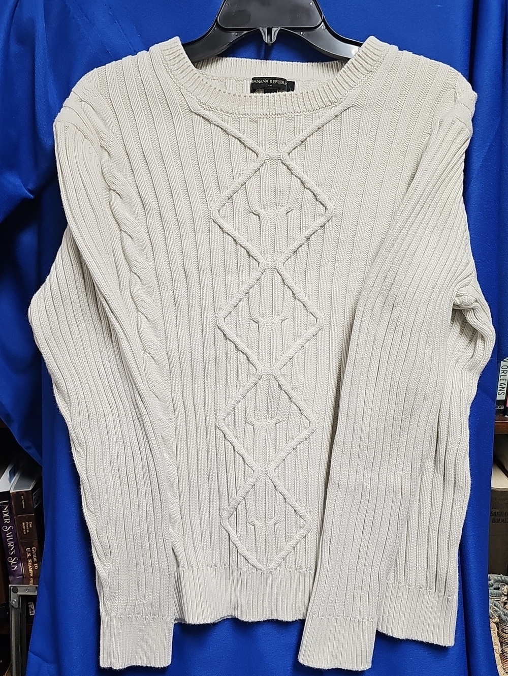 Banana Republic Cable Knit Sweater in Cream Size Medium Like New